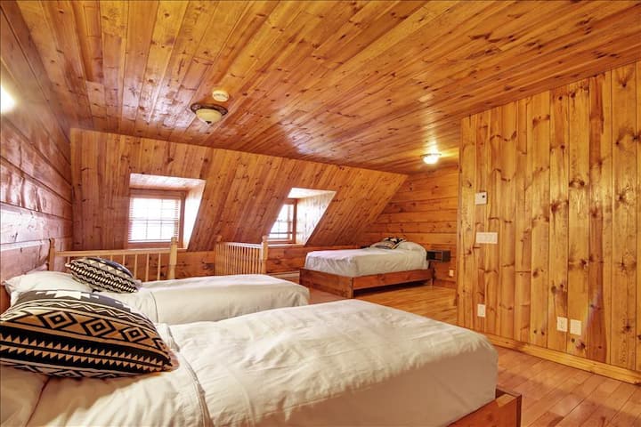 Grand Lodge Bed